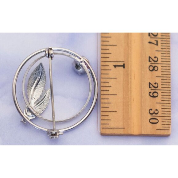 Vintage Silver Tone Leaf Circle Brooch - S27 - Picture 2 of 2